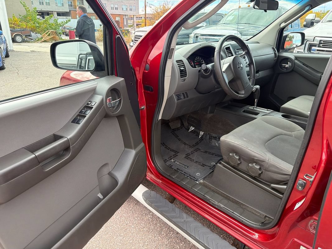 Used 2012 Nissan Xterra 4WD image 9