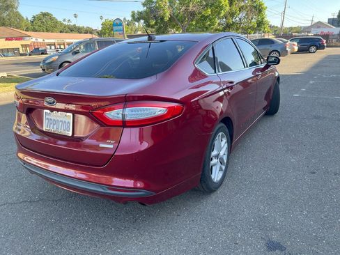 Used 2016 Ford Fusion SE image 4
