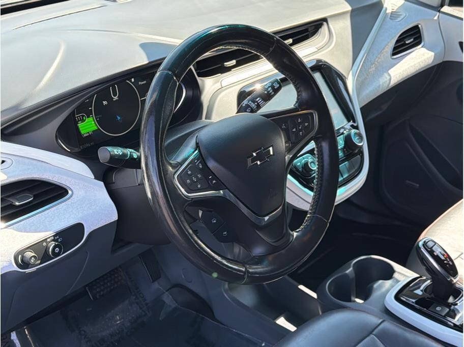 Used 2020 Chevrolet Bolt Premier w/ Infotainment Package FWD image 9