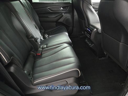 Used 2024 Acura MDX SH-AWD w/ Advance Package image 18