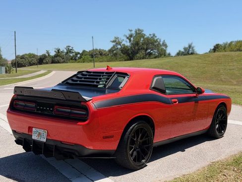 Used 2017 Dodge Challenger SXT Plus image 5