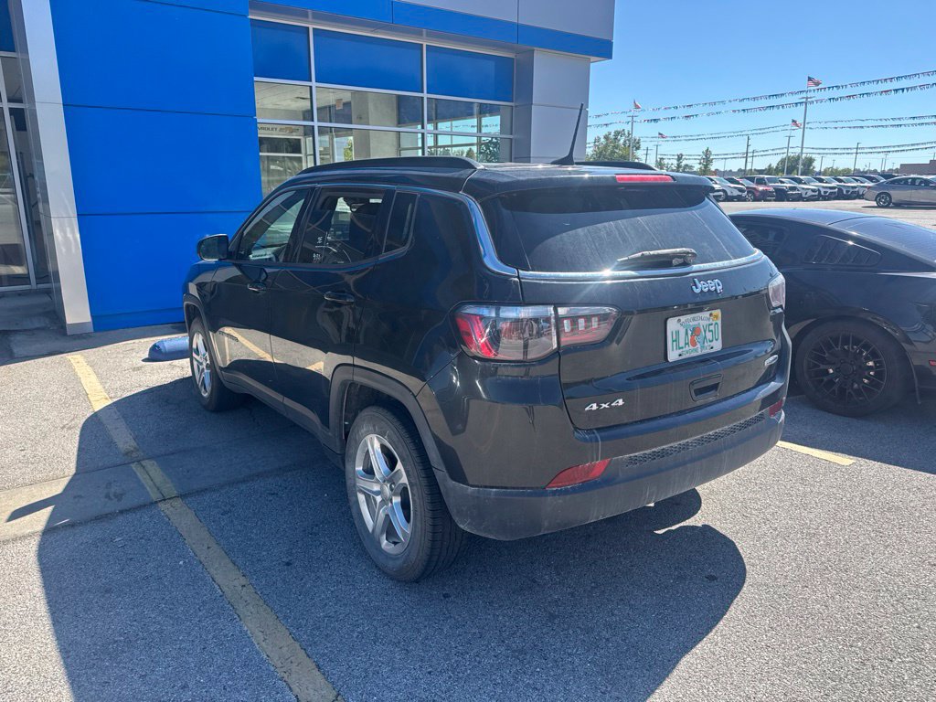 Used 2024 Jeep Compass Latitude AWD/4WD image 2