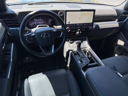 Used 2024 Lexus GX 550 w/ Accessory Package (31) AWD/4WD image 15