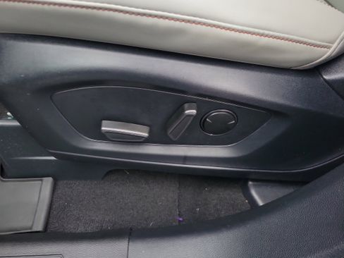 Used 2025 Ford Explorer Active w/ Active Comfort Package image 18