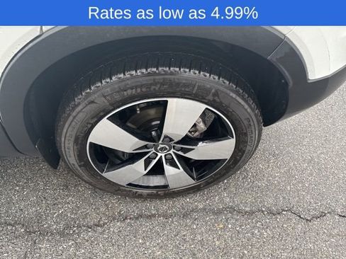 Certified 2022 Volvo XC40 T5 Momentum image 13