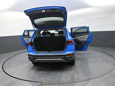 Used 2023 Volkswagen Taos SE FWD image 36