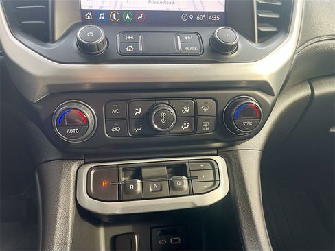 Used 2023 GMC Acadia SLT w/ Elevation Edition image 16