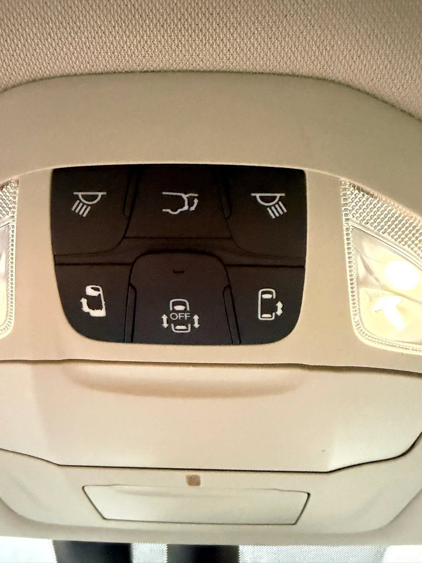 Used 2018 Chrysler Pacifica Touring-L Plus w/ Advanced Safetytec Group FWD image 25
