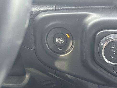 Used 2022 Jeep Wrangler Unlimited Sahara w/ Cold Weather Group image 17