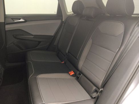 Used 2023 Volkswagen Taos SE image 18