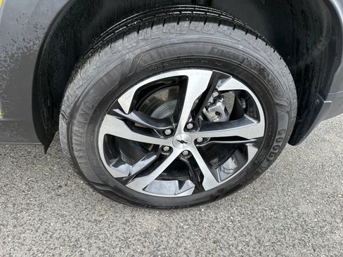 Used 2025 Chevrolet Trax RS FWD image 14