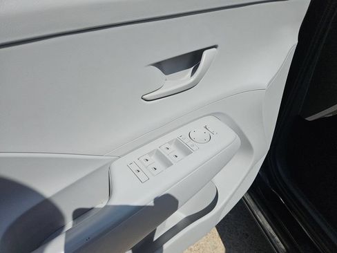 Used 2025 Hyundai Kona SEL FWD image 13