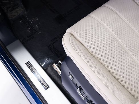 New 2025 Bentley Bentayga Extended Wheelbase image 12