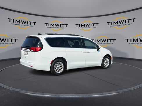 Used 2021 Chrysler Voyager Lxi image 9