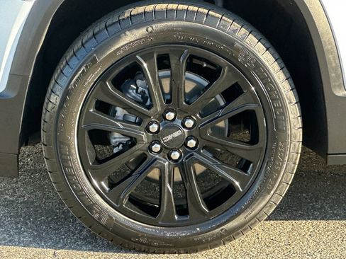 Certified 2023 GMC Acadia SLE w/ Elevation Edition image 37