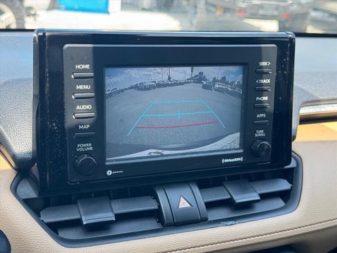 Used 2020 Toyota RAV4 LE FWD image 24
