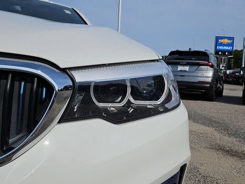 Used 2018 BMW 530e RWD image 9