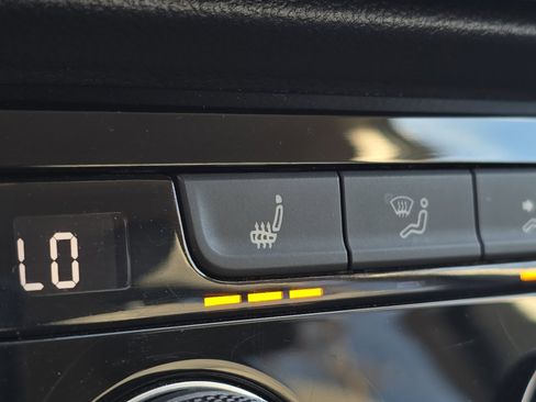 Certified 2024 Volkswagen Taos SE image 20