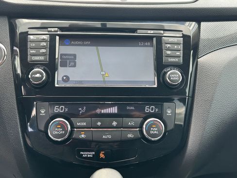 Used 2015 Nissan Rogue SL image 16