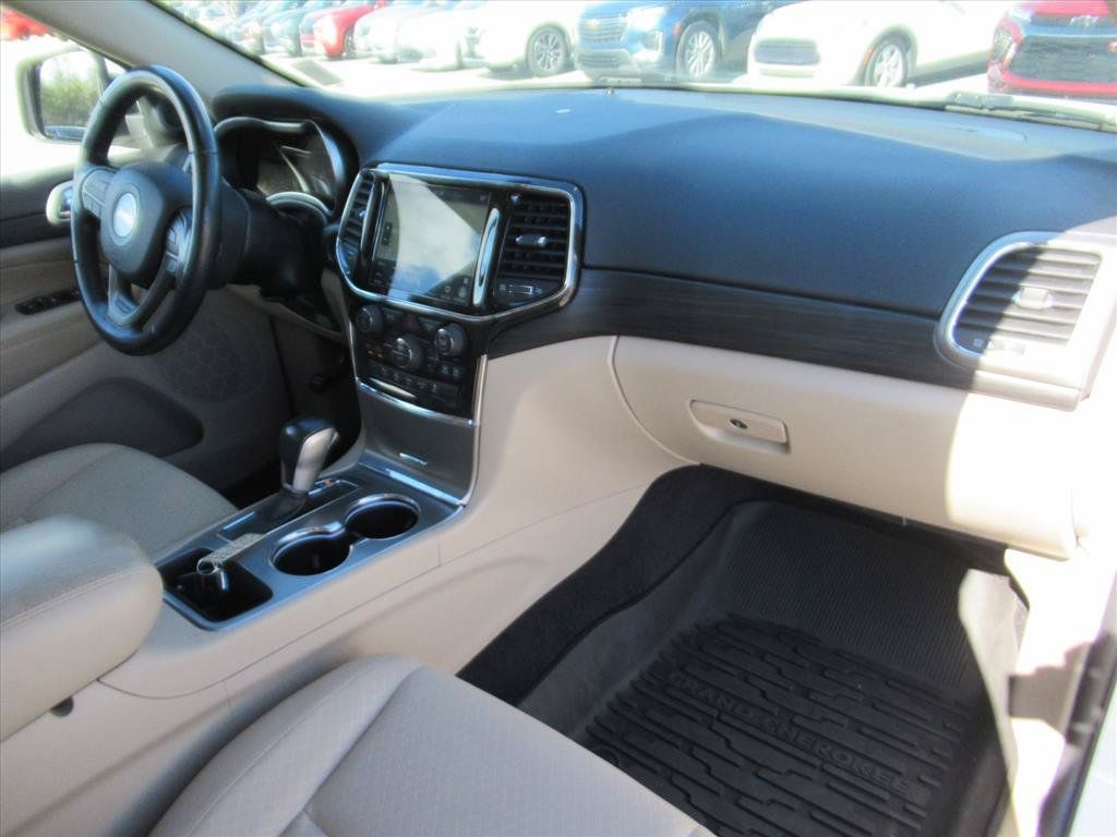 Used 2022 Jeep Grand Cherokee Laredo E AWD/4WD image 11