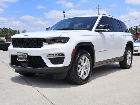 Used 2023 Jeep Grand Cherokee Limited AWD/4WD image 32