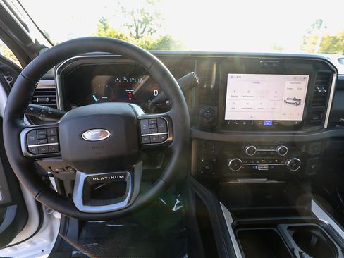Certified 2025 Ford F250 Platinum AWD/4WD image 13