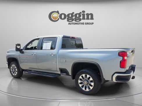 Used 2025 Chevrolet Silverado 2500 LT AWD/4WD image 3