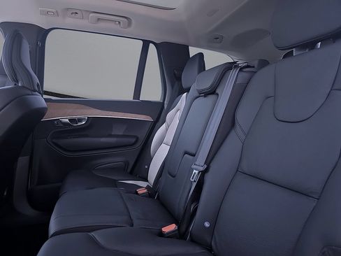 Certified 2025 Volvo XC90 B6 Plus AWD/4WD image 23