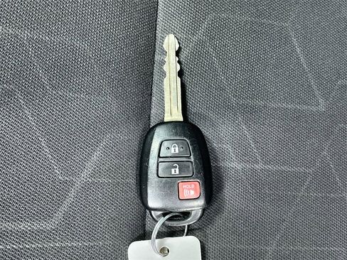 Used 2018 Toyota Tacoma TRD Sport image 27