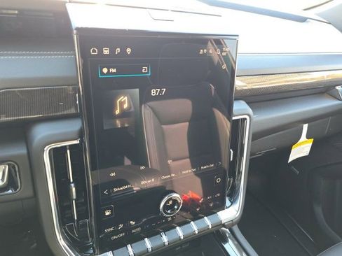 New 2026 GMC Yukon XL Elevation image 9