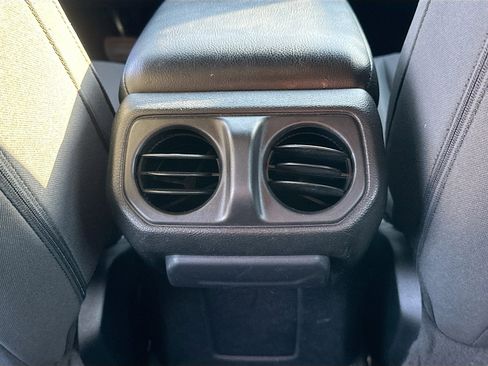 Used 2022 Jeep Wrangler Unlimited Sport image 22