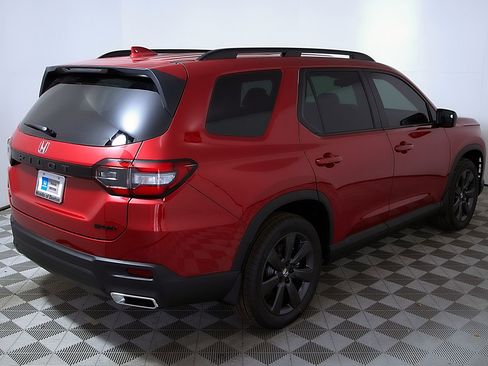 Certified 2025 Honda Pilot Sport image 7
