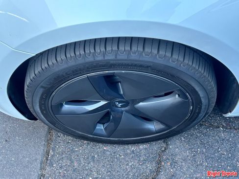 Used 2020 Tesla Model 3 Standard Range RWD image 8