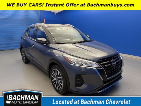 Used 2022 Nissan Kicks SV FWD image 1
