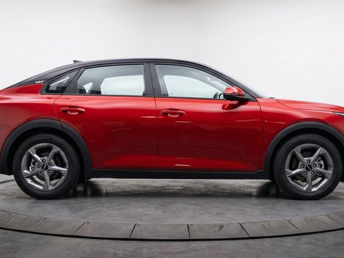 Used 2025 Kia K4 FWD image 11