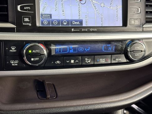 Used 2018 Toyota Highlander Limited Platinum image 25