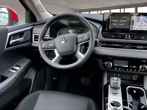 New 2026 Mitsubishi Outlander ES image 8