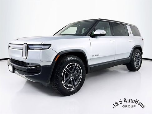 Used 2026 Rivian R1S Adventure image 3