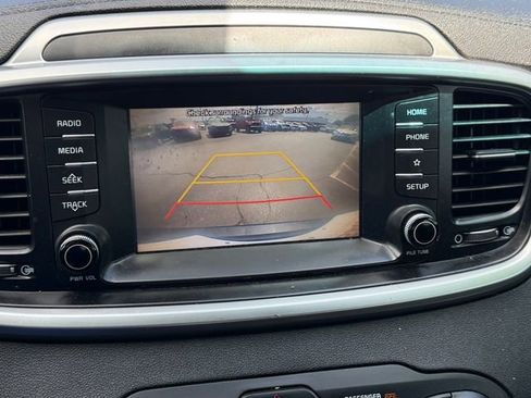 Used 2020 Kia Sorento LX image 26