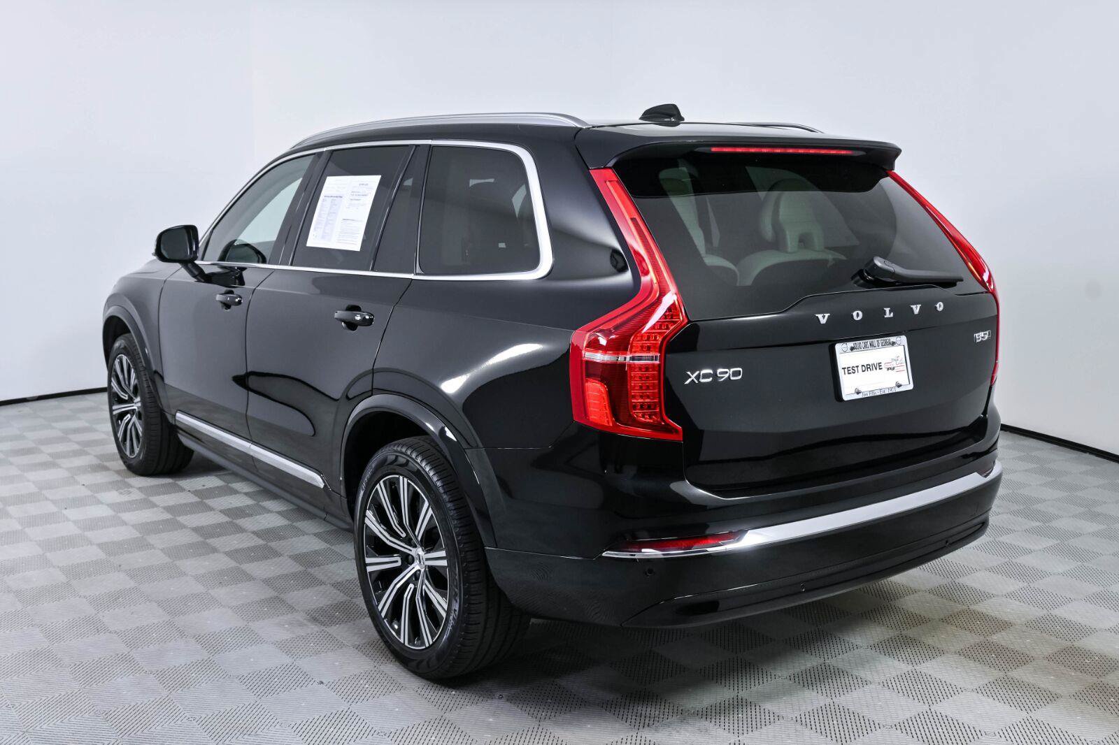 Used 2024 Volvo XC90 B5 Core w/ Climate Package AWD/4WD image 3