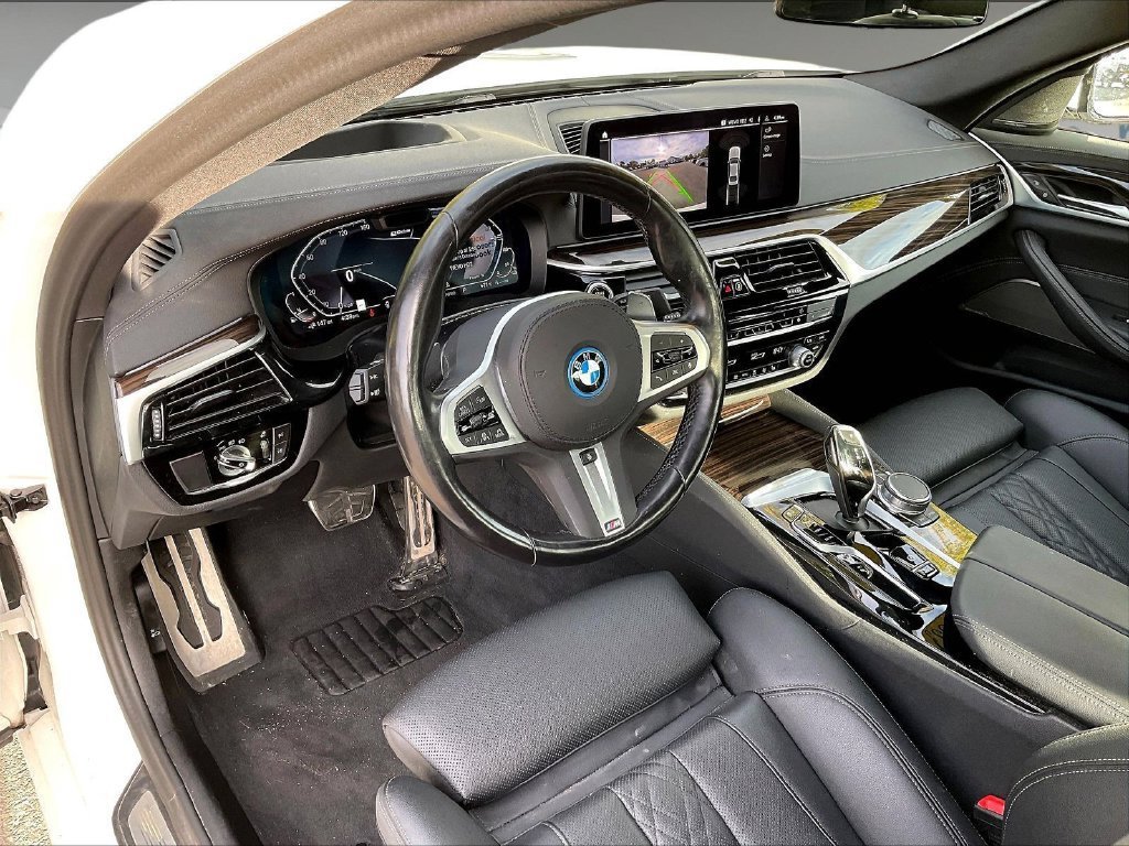 Used 2023 BMW 530e xDrive w/ Premium Package AWD/4WD image 8