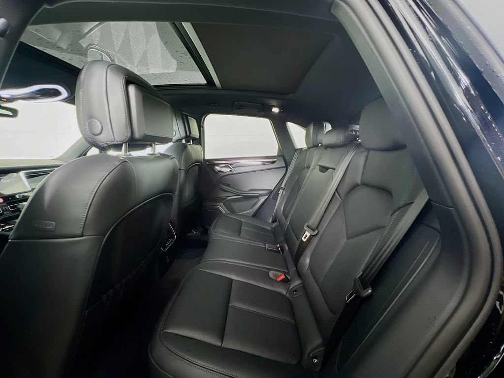 Certified 2026 Porsche Macan AWD/4WD image 24