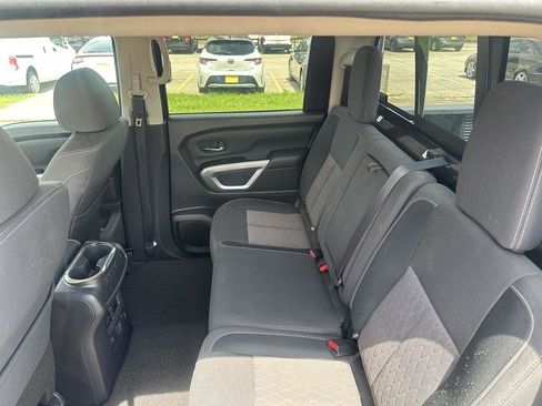 Used 2023 Nissan Titan SV w/ SV Convenience Package RWD image 9