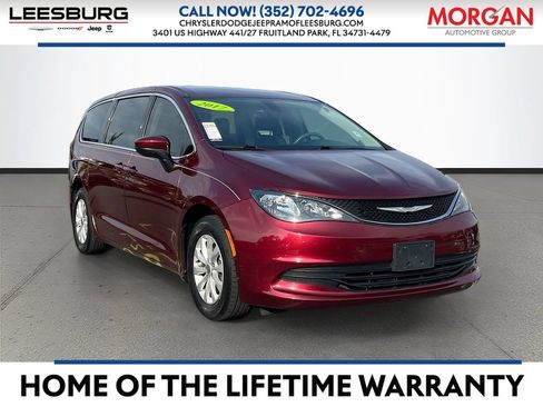 Used 2017 Chrysler Pacifica Touring w/ Tire & Wheel Group FWD image 1