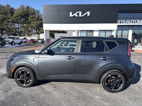 Used 2023 Kia Soul EX image 2
