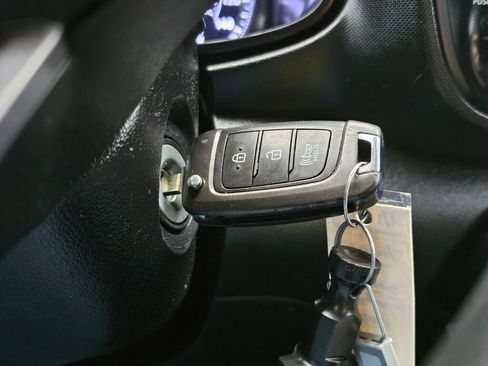 Used 2020 Hyundai Venue SE image 24