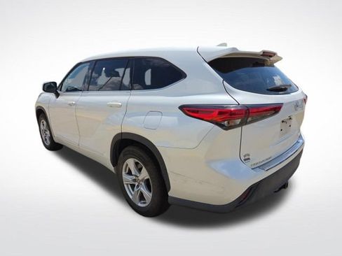 Used 2020 Toyota Highlander LE w/ Protection Package #3 FWD image 6