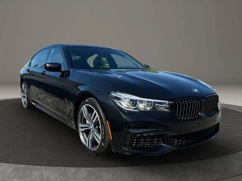 Used 2019 BMW 740i w/ M Sport Package RWD image 4