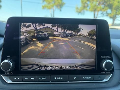 Used 2025 Nissan Rogue SV FWD image 17