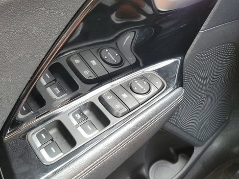 Used 2022 Kia Niro LXS FWD image 19